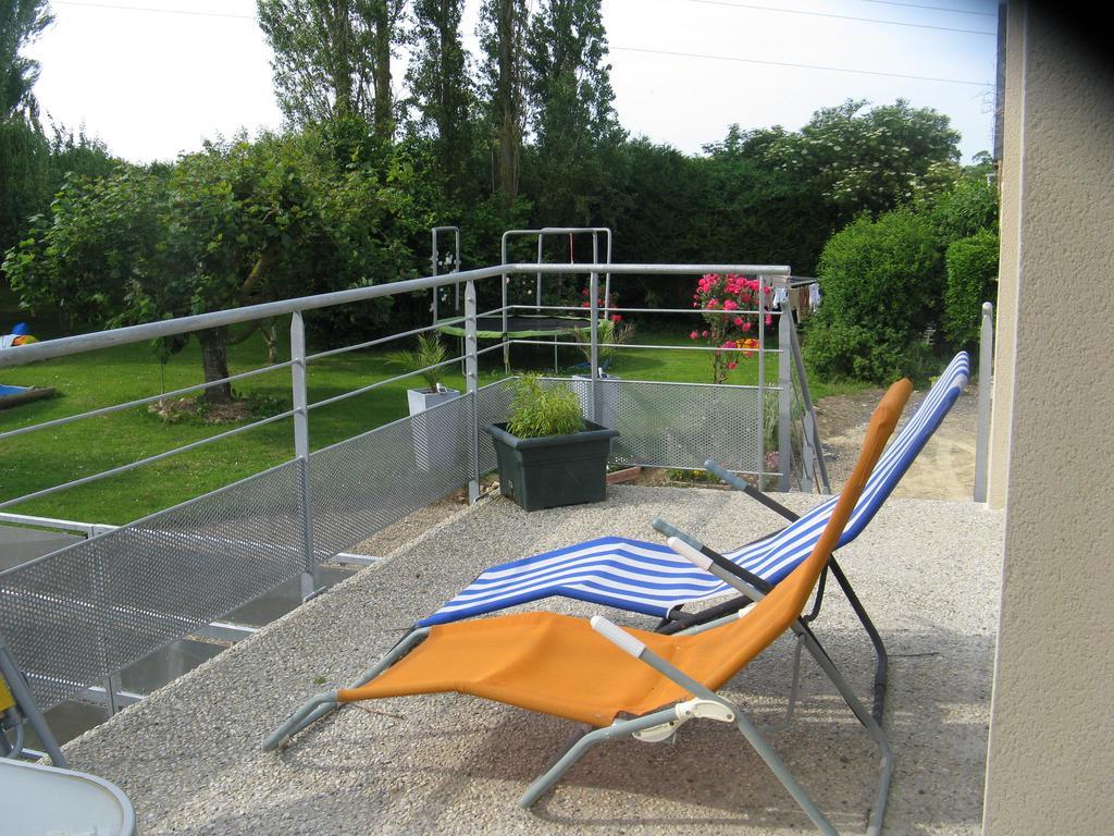 Gite Plages Du Debarquement Agy Exteriör bild